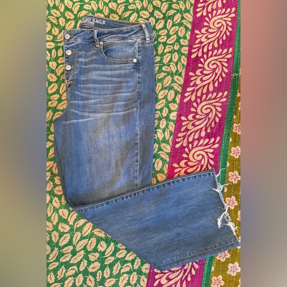 American Eagle 🦅 Outfitters Hi-Rise Crop Flare Jeans -Super Stretch X-